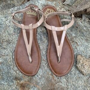 Fergalicious Tan T-Strap Sandals Size 9.5 Neutral Clean Classic Basics